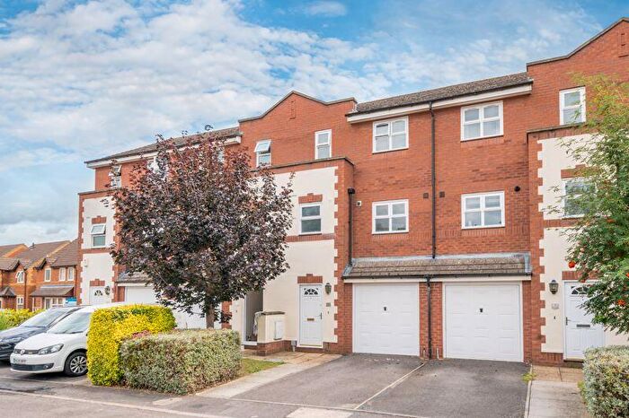 3 Bedroom Terraced House For Sale In Coopers Gate, Banbury - No Onward Chain, OX16