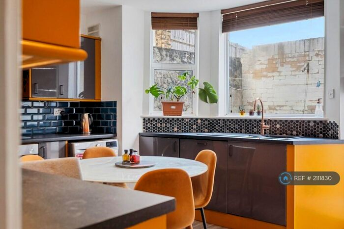 2 Bedroom Flat To Rent In Eglinton Hill, London, SE18