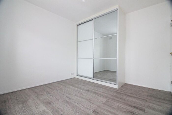 2 Bedroom Flat To Rent In Star Road, Uxbridge, UB10