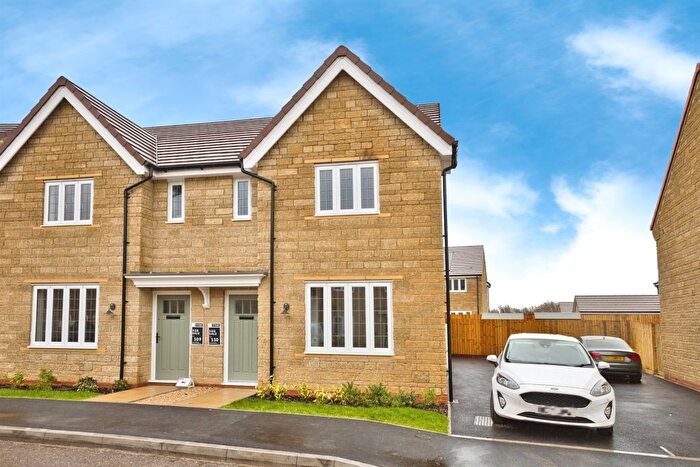 3 Bedroom Semi-Detached House For Sale In Maple Drive, Somerton, TA11