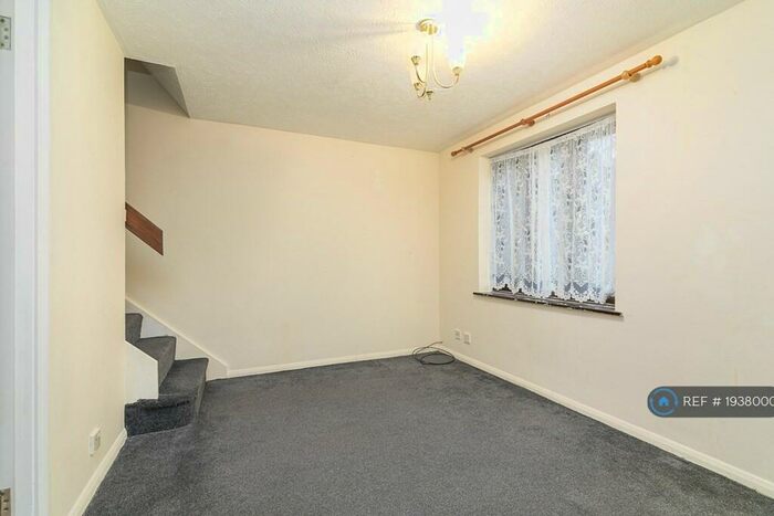 1 Bedroom Detached House To Rent In Gibson Road, Dagenham, RM8