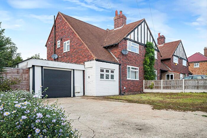 3 Bedroom End Of Terrace House For Sale In Cuff Crescent, Eltham, London, SE9