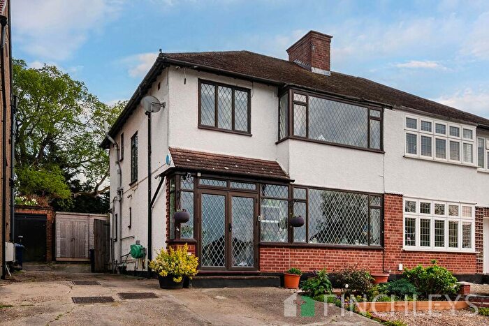 3 Bedroom Semi-Detached House For Sale In Old Fold View, Barnet, EN5