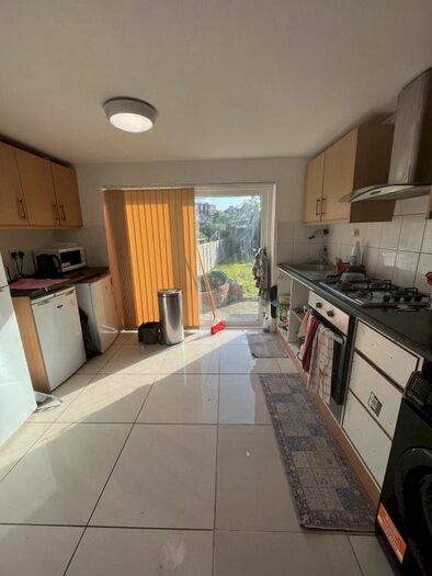 3 Bedroom Maisonette To Rent In Fairview Crescent, Harrow, HA2