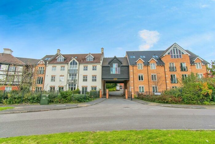 3 Bedroom Flat For Sale In Honeywell Close, Oadby, Leicester, LE2