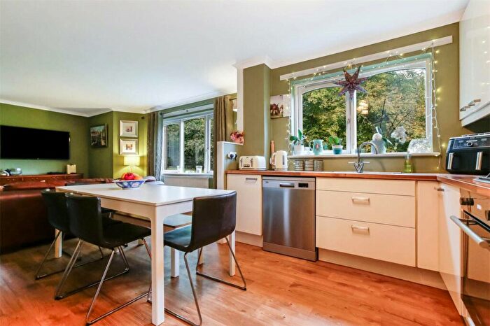 2 Bedroom Flat For Sale In Riverside Park, Linnpark Avenue, Netherlee, East Renfrewshire, G44