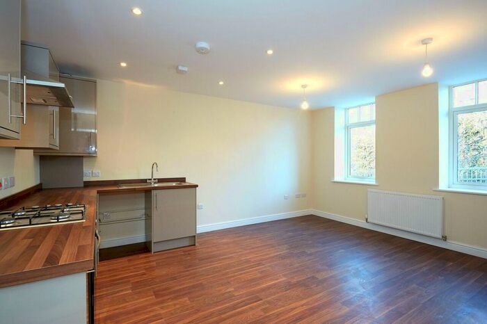 3 Bedroom Flat To Rent In Etruria Road, Basford, Stoke On Trent, ST4