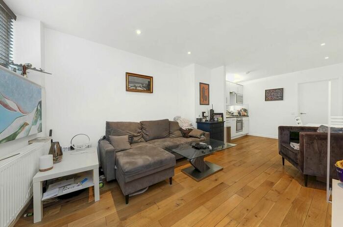 1 Bedroom Flat To Rent In Old South Lambeth Road, London, SW8