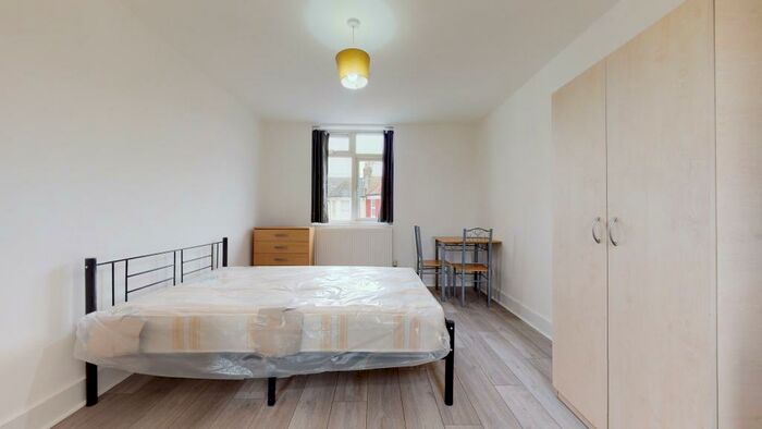 Studio To Rent In Lancaster Road, NW10