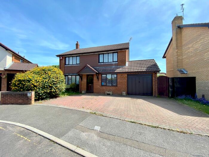 5 Bedroom Detached House To Rent In Caton Road, Bouremouth, BH12