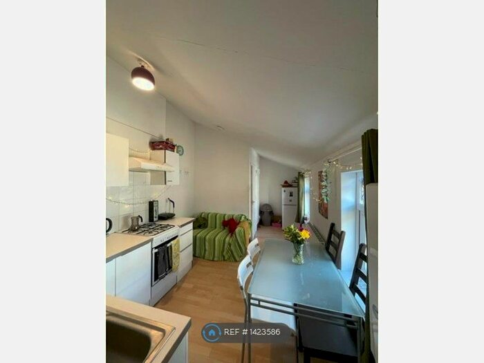 2 Bedroom Flat To Rent In Landor Road, London, SW9