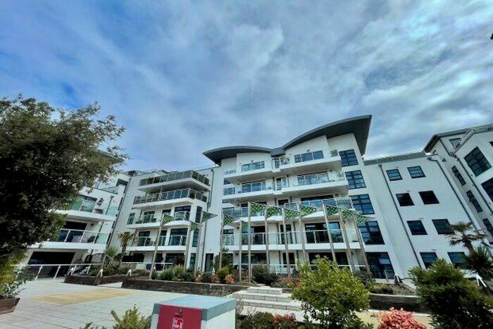 2 Bedroom Flat To Rent In The Reef, Bournemouth, BH5