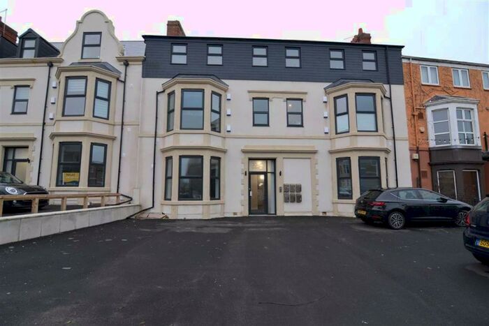 2 Bedroom Apartment To Rent In South Parade, Whitley Bay, NE26
