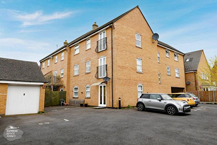 2 Bedroom Flat For Sale In Crackthorne Drive, Rugby, CV23