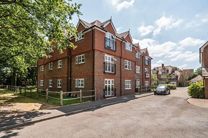 2 Bedroom Flat For Sale In Summerwood, Ifield, Crawley, RH11