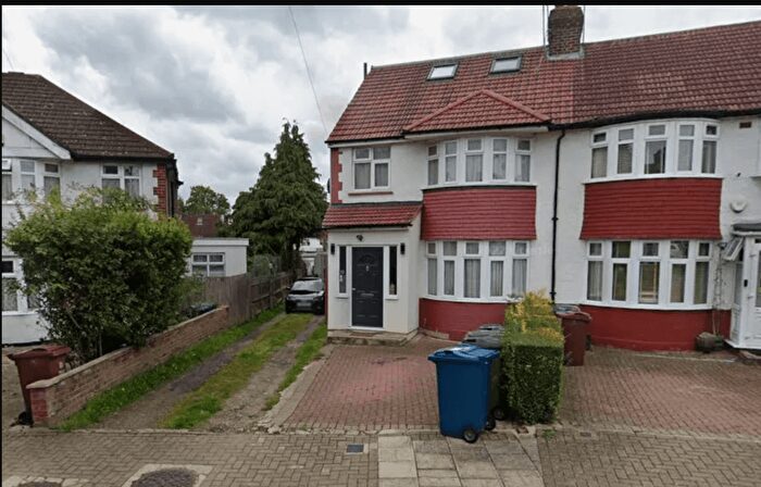 3 Bedroom Flat To Rent In Flat C, Southdown Crescent, Harrow, HA2
