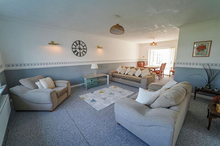4 Bedroom Detached House For Sale In St. Andrews Close, Mayals, Swansea, SA3