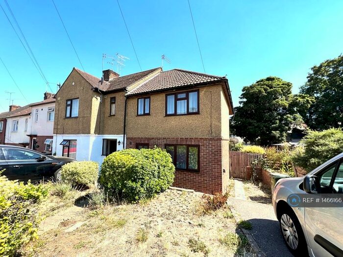 1 Bedroom Flat To Rent In Larkswood Court, St. Albans, AL1