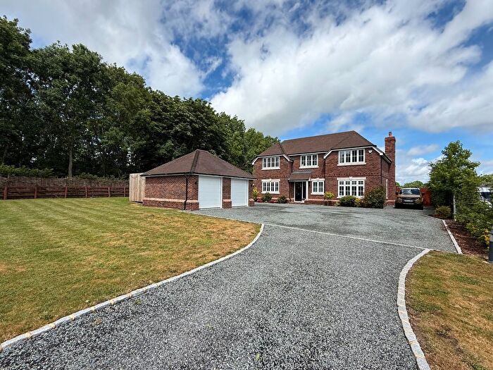 4 Bedroom Detached House For Sale In Hawthorn Lane, Warfield, Bracknell, RG42