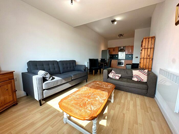 2 Bedroom Flat To Rent In Butcher Street, Leeds, West Yorkshire, LS11
