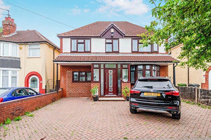 5 Bedroom Detached House For Sale In Willow Avenue, Wednesfield, Wolverhampton, WV11