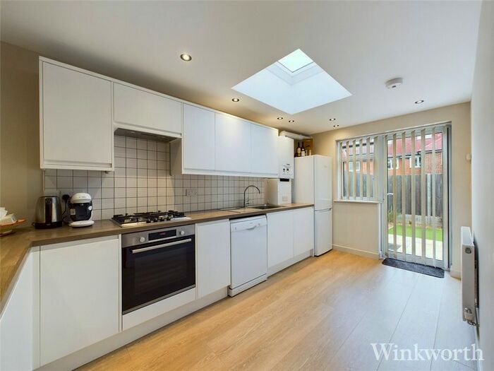 2 Bedroom Flat To Rent In Carlisle Avenue, London, W3