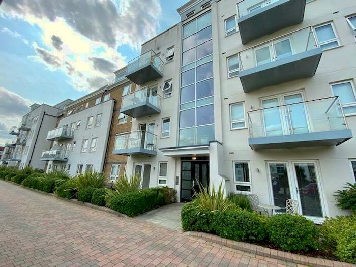 2 Bedroom Apartment To Rent In Heron Way, Maidenhead, SL6