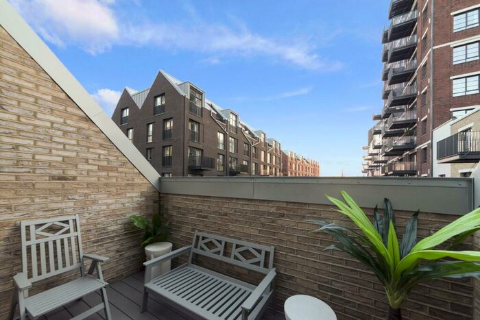 4 Bedroom Town House To Rent In Goodluck Hope, Orchard Place, London, E14