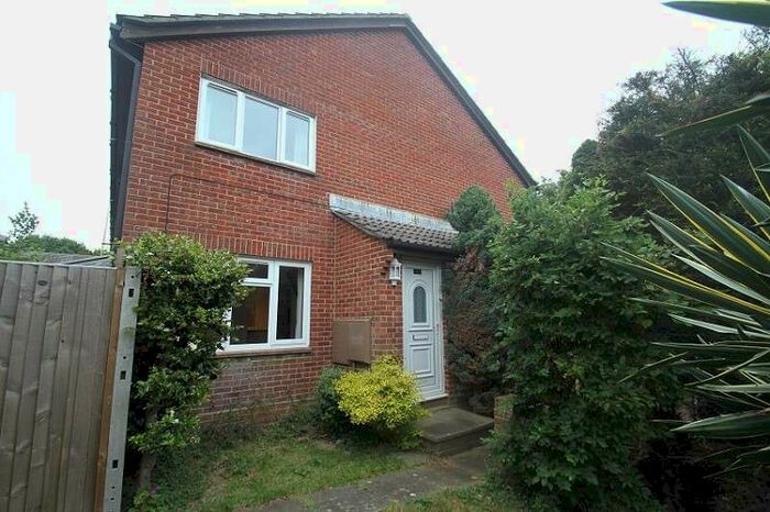 1 Bedroom Terraced House To Rent In Quebec Gardens, Bursledon, Southampton, Hampshire. SO31