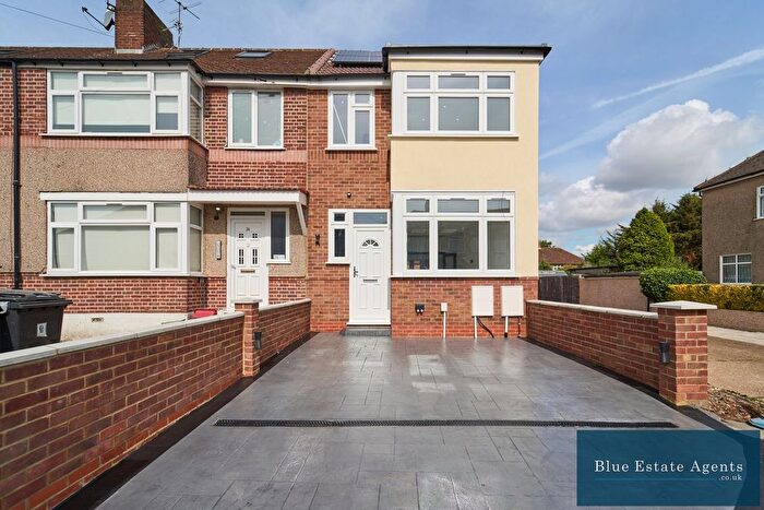 3 Bedroom Terraced House For Sale In Meadow Road, Feltham, TW13