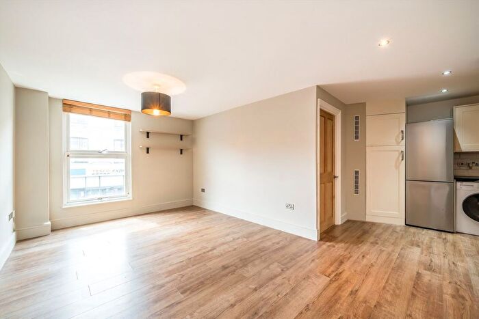 1 Bedroom Flat To Rent In Wandsworth Road, London, SW8