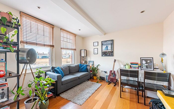 1 Bedroom Flat To Rent In Queenstown Road, SW8