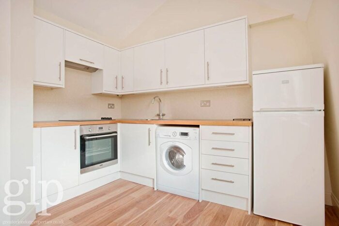 Studio To Rent In Shaftesbury Avenue, London, Greater London, Covent Garden, WC2H