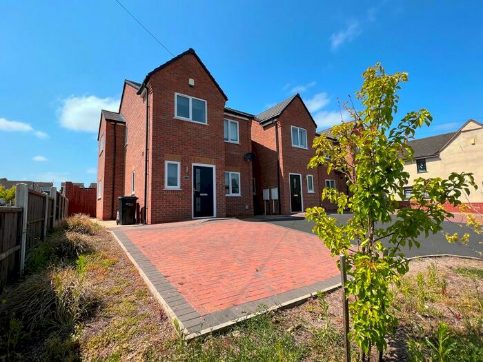 3 Bedroom Detached House To Rent In Rugeley Road, Chase Terrace, Burntwood, WS7