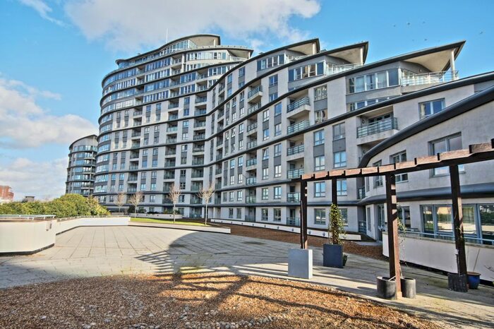 2 Bedroom Flat To Rent In Station Approach, Woking, GU22