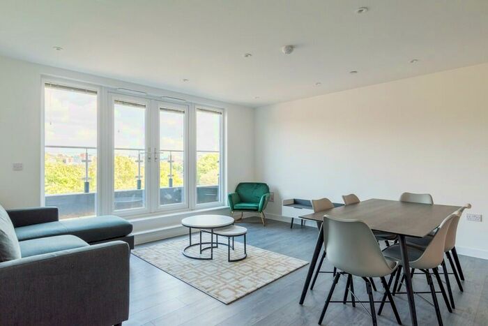 3 Bedroom Apartment To Rent In Alexandra Park, LS4