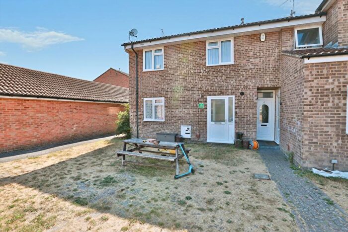 2 Bedroom End Of Terrace House For Sale In Aspen Gardens, Poole, Dorset, BH12