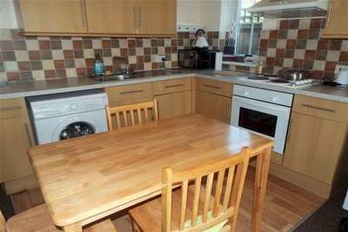 1 Bedroom Flat To Rent In Edinburgh Court Plaistow E13