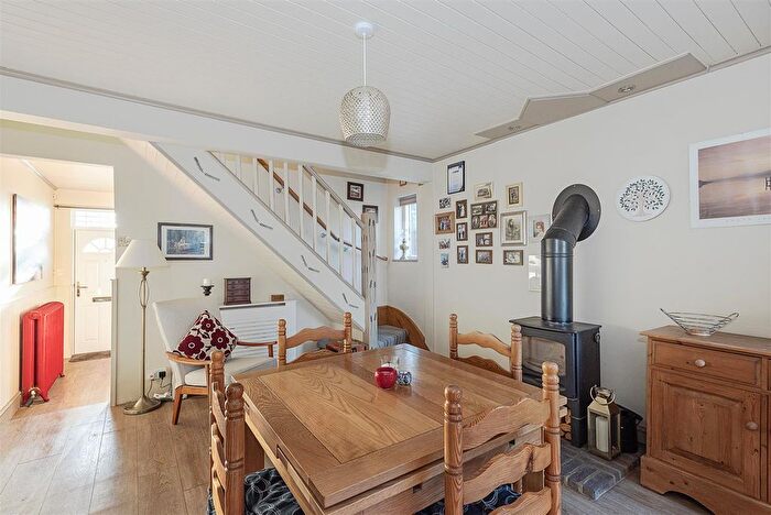 2 Bedroom Semi-Detached House For Sale In Station Road, Harpenden, AL5