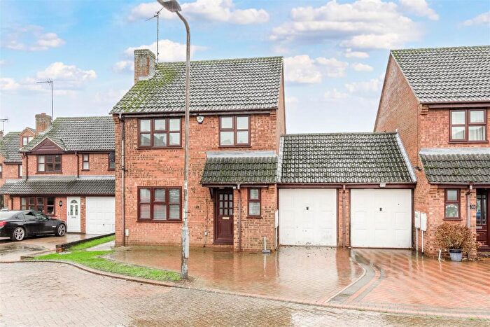 3 Bedroom Detached House To Rent In Cambridge Street Wymington Rushden, NN10