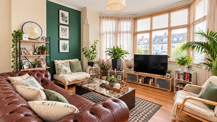 1 Bedroom Flat To Rent In Green Lanes, Palmers Geen, N13