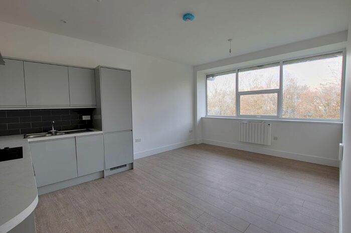 2 Bedroom Flat To Rent In Pavilions Court, Trowbridge, BA14