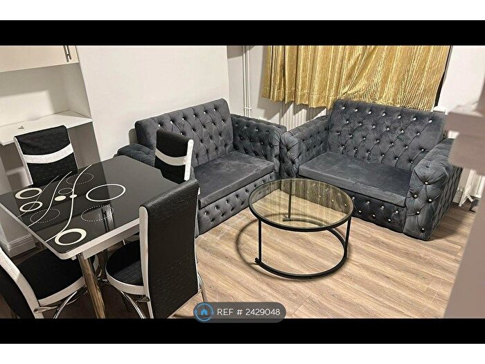 4 Bedroom Detached House To Rent In Orchard Grove, Edgware, HA8