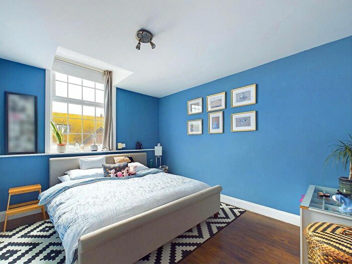 3 Bedroom Flat To Rent In Broadwater Street West, Worthing, BN14