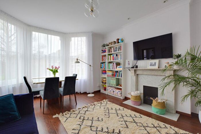 2 Bedroom Flat To Rent In St. Johns Park London, SE3