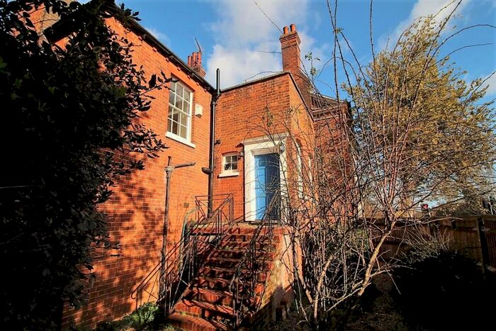 3 Bedroom Apartment To Rent In Bath Road, Reading, RG1