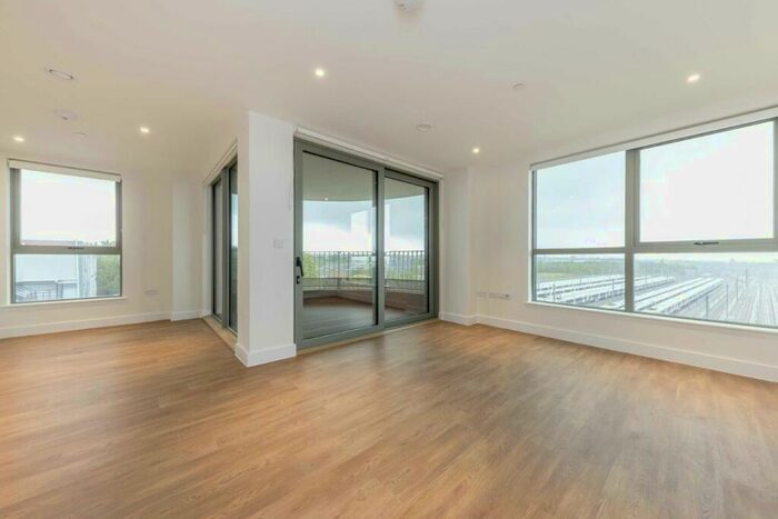 2 Bedroom Flat To Rent In Green Street, Willesden Junction, NW10