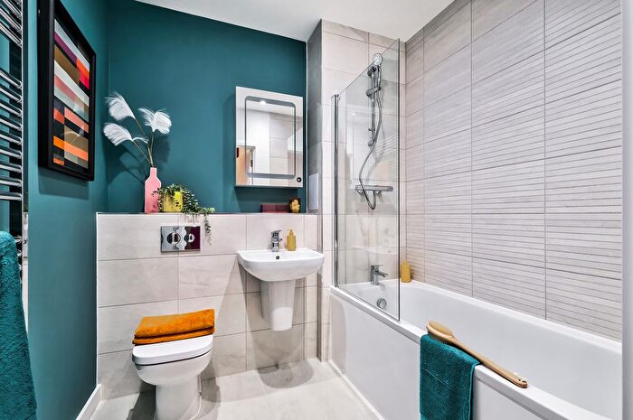 1 Bedroom Flat For Sale In High Road, Ilford, IG3