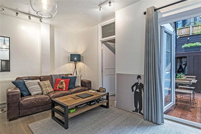 2 Bedroom Apartment To Rent In Edith Grove, Chelsea, London, SW10