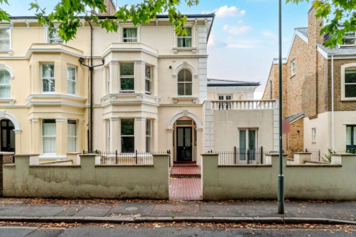 1 Bedroom Flat To Rent In Grove Crescent, Kingston Upon Thames, KT1